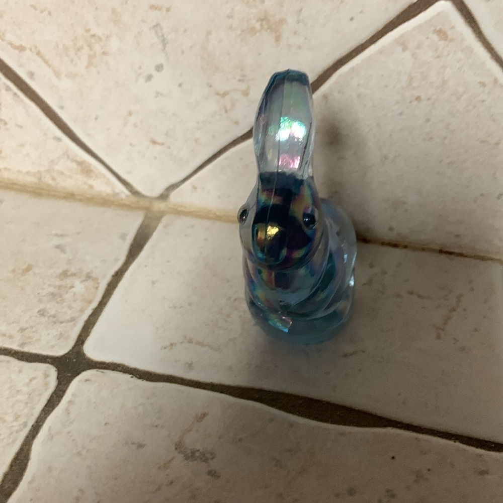 Fenton Iridescent Blue Carnival Glass Bunny - Picture 3 of 5